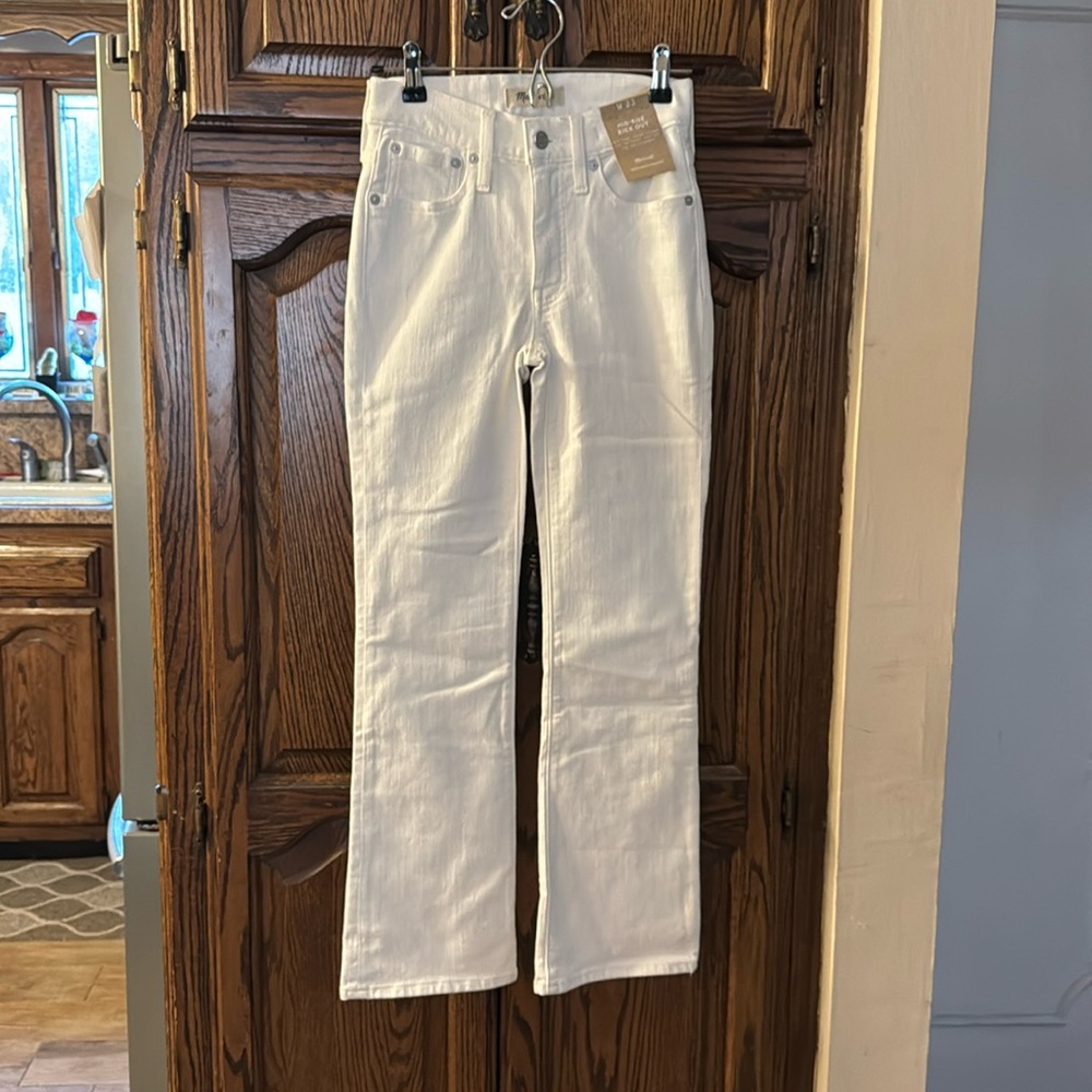 NWT!⭐️Madewell Mid Rise Kick Out white jeans, size23